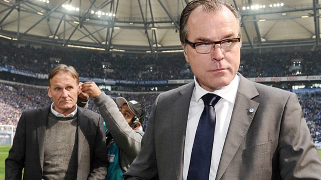 Clemens Tönnies (re.) schießt gegen den BVB von Hans-Joachim Watzke.