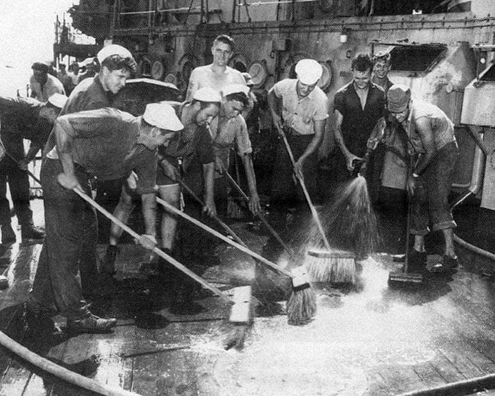 "Operation Crossroads": Als die USA ihre Atomwaffen im Pazifikparadies testeten. "Operation Crossroads": Als die USA ihre Atomwaffen im Pazifikparadies testeten.