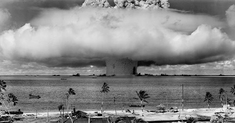 "Operation Crossroads": Als die USA ihre Atomwaffen im Pazifikparadies testeten. "Operation Crossroads": Als die USA ihre Atomwaffen im Pazifikparadies testeten.
