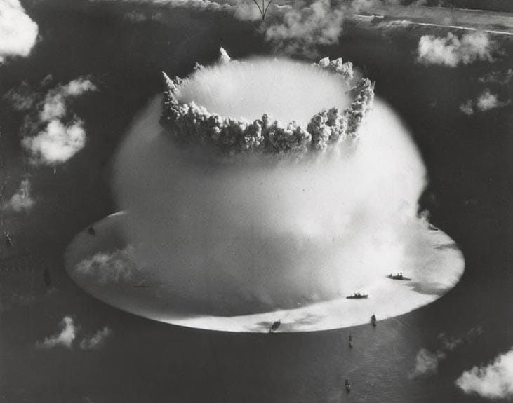 "Operation Crossroads": Als die USA ihre Atomwaffen im Pazifikparadies testeten. "Operation Crossroads": Als die USA ihre Atomwaffen im Pazifikparadies testeten.