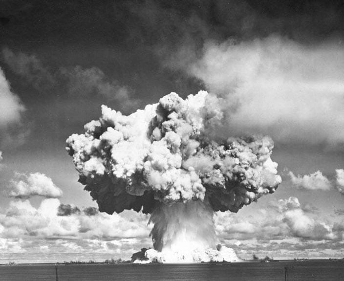 "Operation Crossroads": Als die USA ihre Atomwaffen im Pazifikparadies testeten. "Operation Crossroads": Als die USA ihre Atomwaffen im Pazifikparadies testeten.