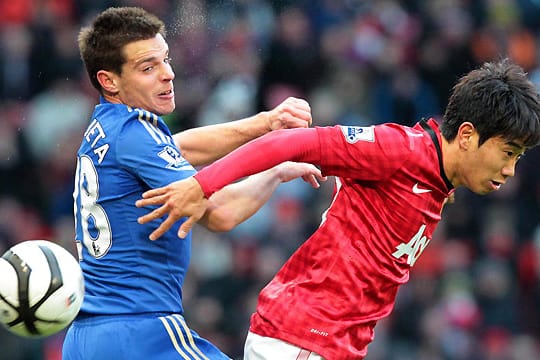 Shinji Kagawa (re.) und Manchester United müssen gegen Chelsea ins Wiederholungsspiel.