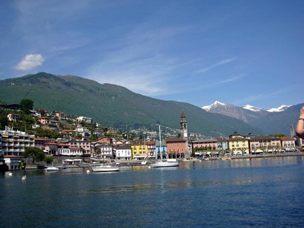 Blick auf Ascona mit Monte Verità links.