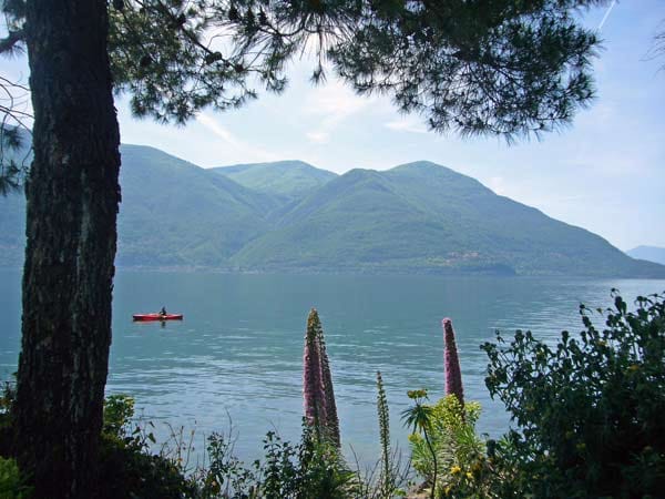 Der Lago Maggiore eignet sich auch zum Boot fahren.