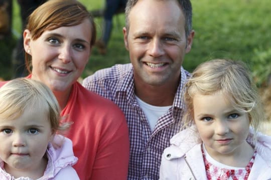 ZDF-Doku "Was kostet ein Kind?" Trotz aller Ausgaben weiß Papa Hullmann: Die Zeit mit den eigenen Kindern ist "unbezahlbar".