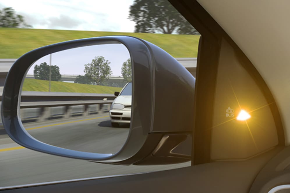 Totwinkelwarnsystem von Volvo bei der Arbeit