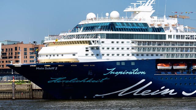 Die "Mein Schiff 2" im Hafen.