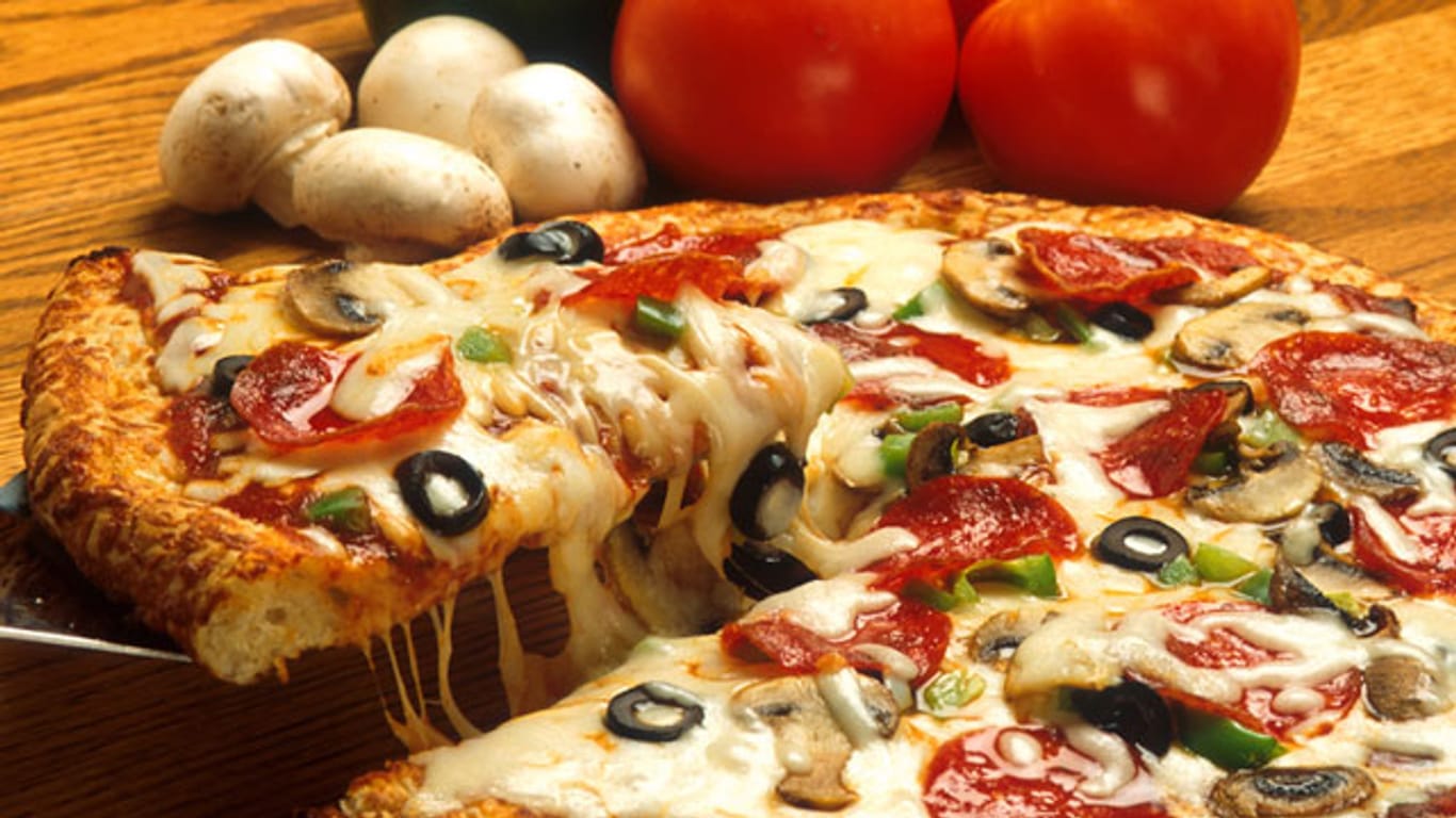 Pizza: Bei vielen Pizzen wird beim Belag getrickst.