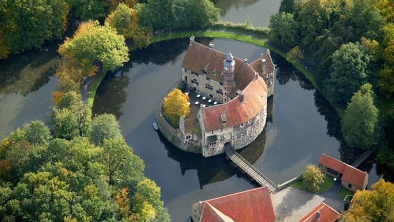 Die Burg Vischering liegt im Münsterland, Nordrhein-Westfalen.