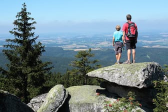 Jean-Paul-Weg: Wanderer am Ochsenkopf.