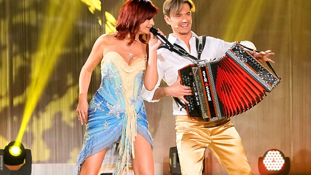 Sängerin Andrea Berg und Moderator Florian Silbereisen beim "Frühlingsfest der 100.000 Blüten" in Magdeburg.