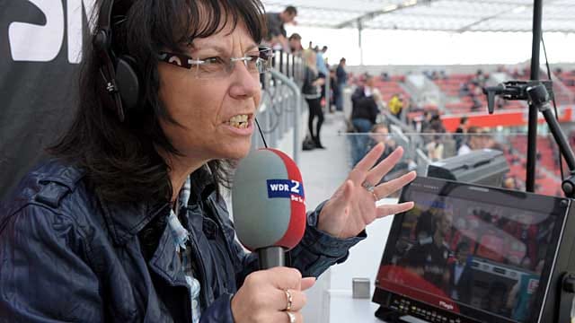 WDR-Reporterin Sabine Töpperwien in Aktion.
