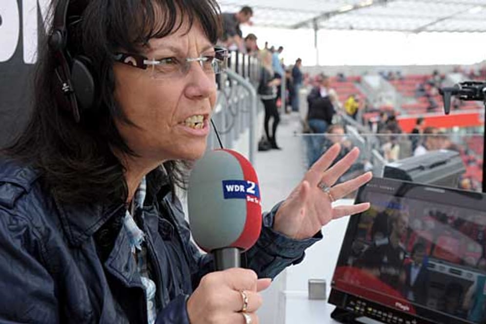 WDR-Reporterin Sabine Töpperwien in Aktion.