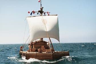 "Kon-Tiki" - mit dem selbstgebauten Floß über die Weiten des Ozeans