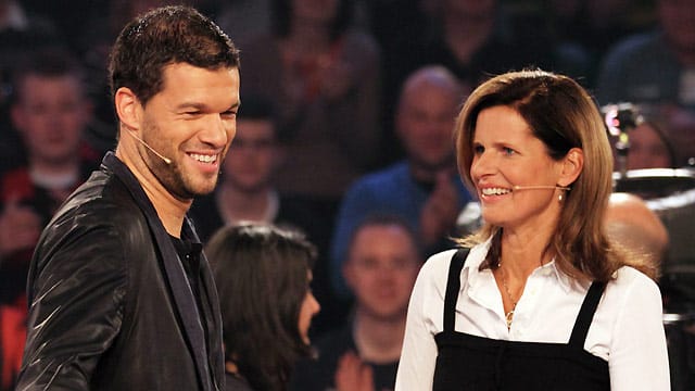 Michael Ballack und Kathrin Müller-Hohenstein moderieren das Länderspiel gegen Kasachstan. Michael Ballack und Kathrin Müller-Hohenstein moderieren das Länderspiel gegen Kasachstan.