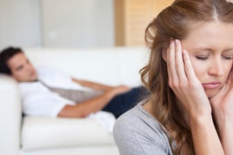 Viele Paare in Langzeitbeziehungen haben Probleme mit der Kommunikation. Eine Paartherapie kann hier sinnvoll sein.