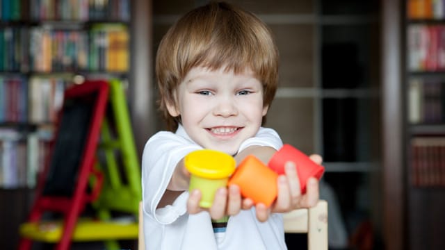 Kinderpsychologie: Kleinkinder wissen, dass man gerecht teilen soll - aber sie tun es nicht.