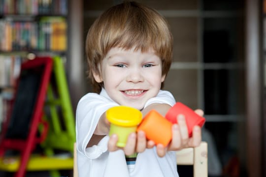 Kinderpsychologie: Kleinkinder wissen, dass man gerecht teilen soll - aber sie tun es nicht.