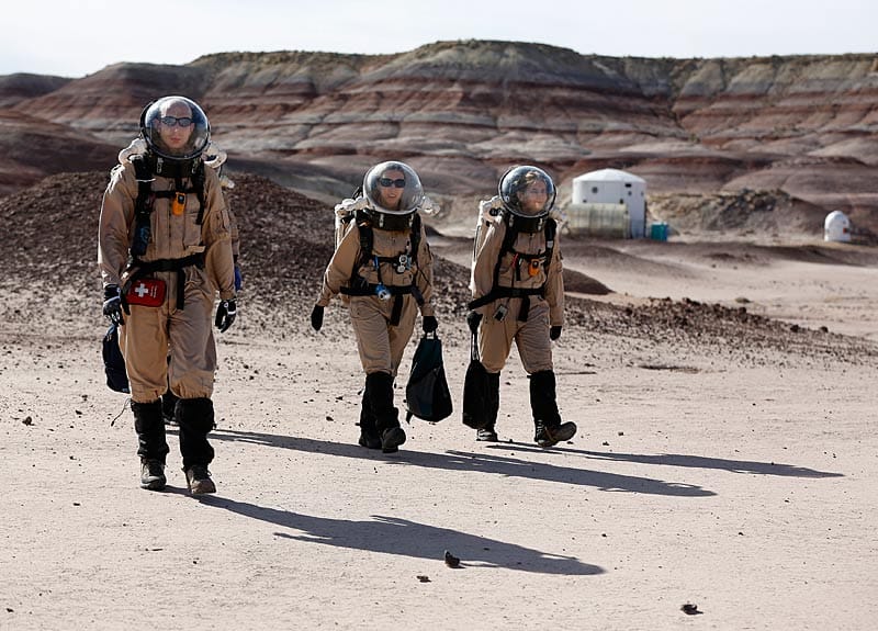Als Mitglieder der "Crew 125" erfahren Csilla und ihre Kollegen, wie ein Team aus sechs Astronauten auf dem Mars leben würde.
