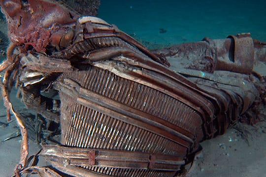 Sie zeugen von einer der größten Unternehmungen der Menschheit: die Raketenstufen der "Apollo"-Missionen, die auf dem Grund des Ozeans liegen. US-Milliardär Jeff Bezos hat Teile der gewaltigen Triebwerke geborgen. Sie werden wahrscheinlich US-Museen zieren.