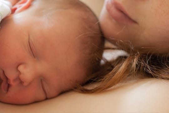 Eine Hausgeburt kann wunderschön sein. Für Kiran und seine Mutter wurde sie zur Tragödie. (Symbolfoto)