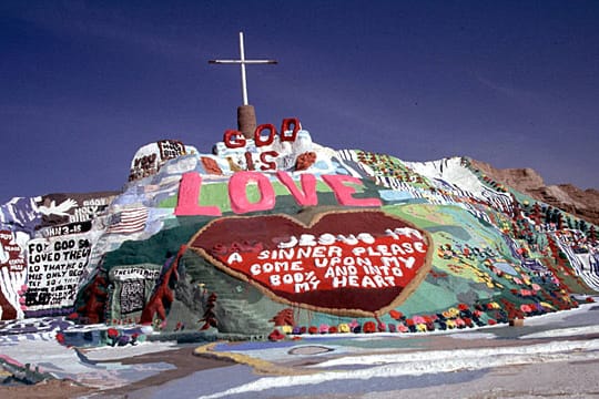 Der Salvation Mountain in Kalifornien ist vermutlich der bunteste Berg der Welt.