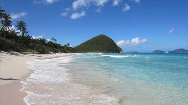 Das "Caribbean Journal" stellt besonders tolle Karibikstrände vor. Dazu gehört auch Long Bay auf der Insel Tortola der British Virgin Islands