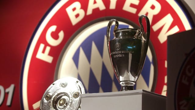 Der FC Bayern wurde bisher 22 Mal Deutscher Meister, 15 Mal Pokalsieger, vier Mal Champions-League-Sieger und zwei Mal Weltpokalsieger. Der FC Bayern wurde bisher 22 Mal Deutscher Meister, 15 Mal Pokalsieger, vier Mal Champions-League-Sieger und zwei Mal Weltpokalsieger.