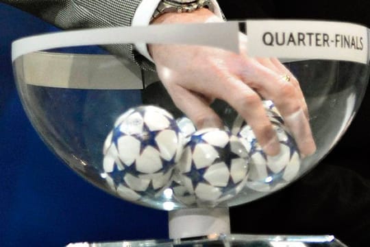 Die Kugeln des Anstoßes: Die Lose bescherten allen Topteams machbare Aufgaben.