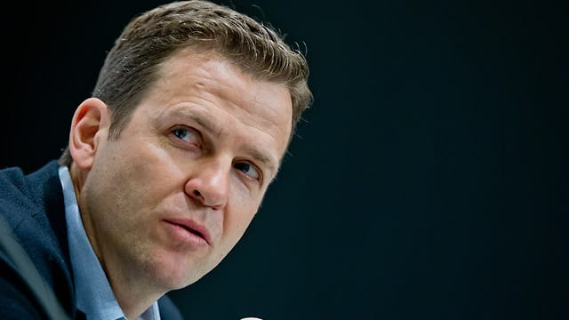 Oliver Bierhoff blickt kritisch in die Zukunft.