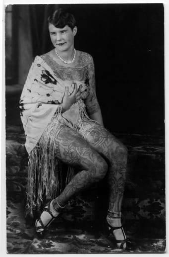 Auch Betty Broadbent stellte ihren tätowierten Körper in den 1920er-Jahren als Attraktion zur Schau.
