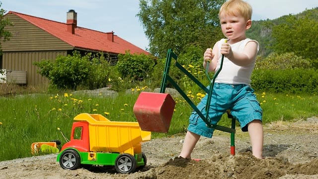 Sandkasten selber bauen - mit diesen Tipps klappt es.