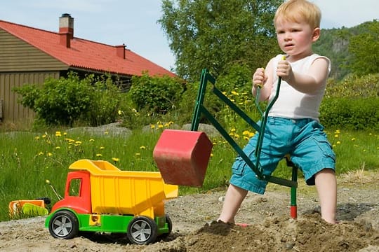 Sandkasten selber bauen - mit diesen Tipps klappt es.