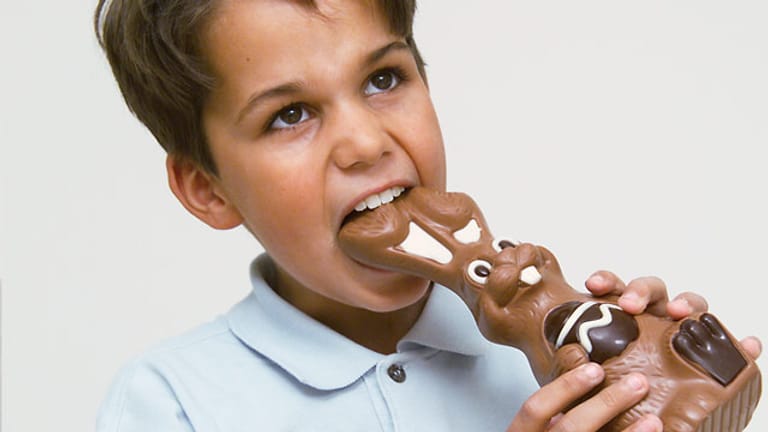 Süßigkeiten an Ostern: Eltern sollten der Gesundheit ihrer Kinder zuliebe nur kleine Schokohäschen kaufen.