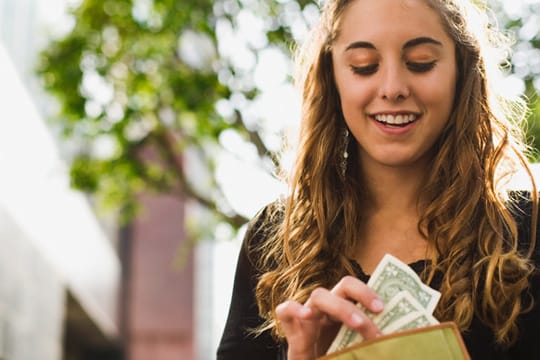 Am liebsten geben Teenager ihr Geld für Kleidung aus.