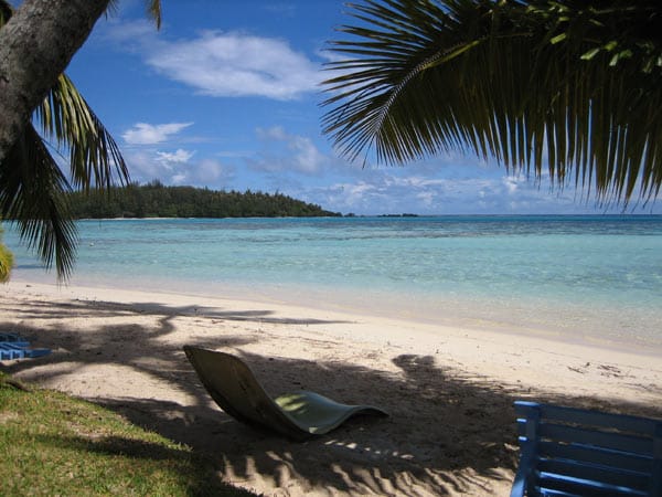 Die herzförmige Insel Moorea in Französisch Polynesien liegt weitab jeden Festlandes und ist toller Ausgangspunkt für Taucher und Schnorchler.
