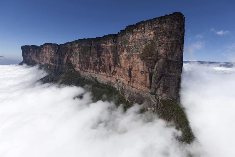 Der Tafelberg Roraima liegt im Dreiländereck von Brasilien, Venezuela und Guyana. Der Tafelberg Roraima liegt im Dreiländereck von Brasilien, Venezuela und Guyana.