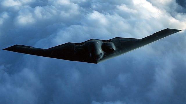 Ein atomwaffenfähiger Tarnkappenbomber vom Typ B-2 - zwei davon sind nach Südkorea entsandt worden