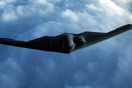 Ein atomwaffenfähiger Tarnkappenbomber vom Typ B-2 - zwei davon sind nach Südkorea entsandt worden