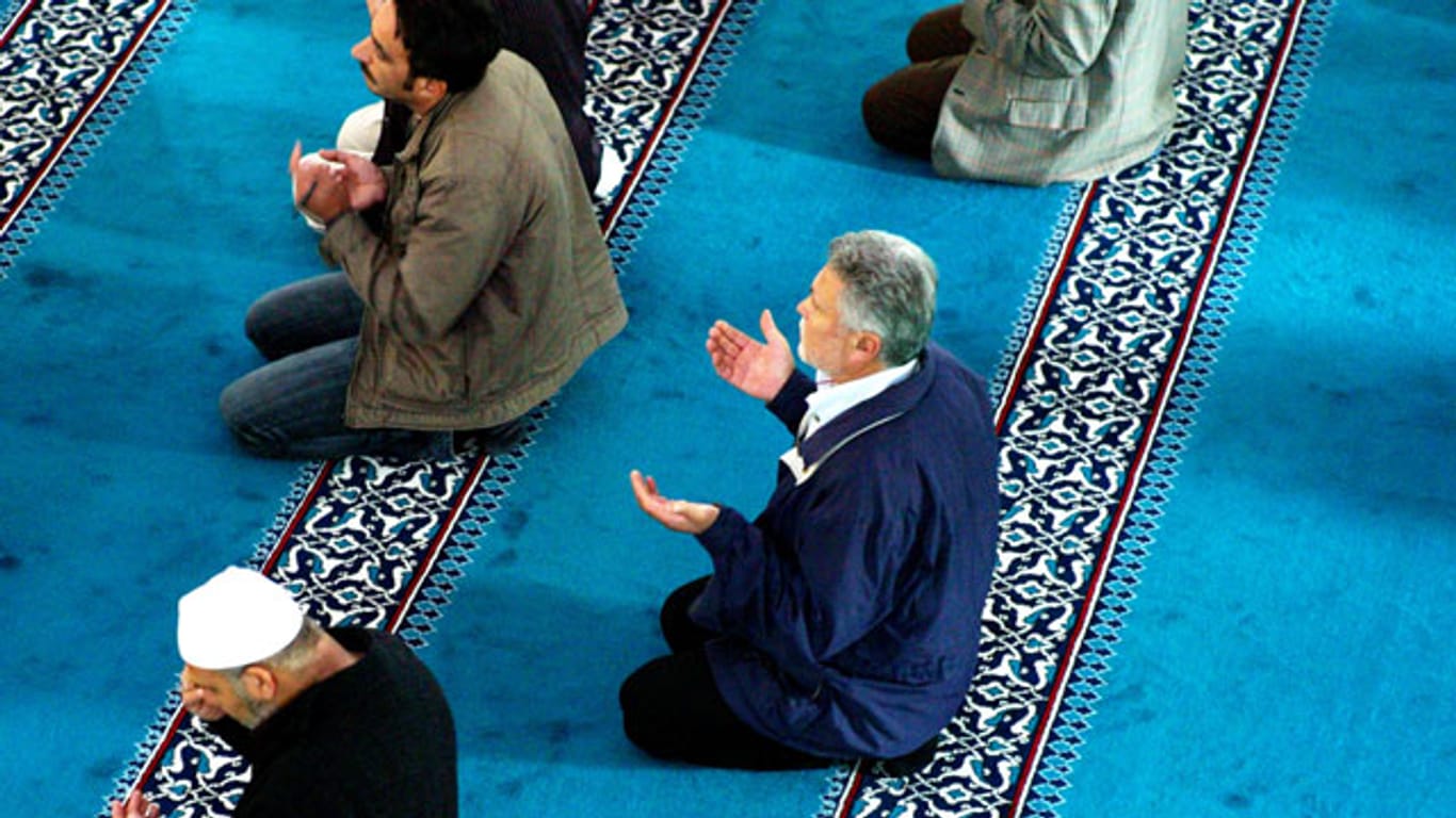Der Zentralrat für Muslime hat gesetzliche Feiertage für Muslime in Deutschland vorgeschlagen.