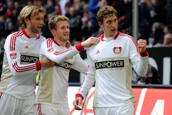 Am Ende springt ein deutlicher 4:1-Sieg für Bayer heraus. Stefan Kießling (22. Minute, 88.) und Andre Schürrle (62., 84.) sorgen mit ihren Toren für den ersten Auswärtssieg der Leverkusener im Jahr 2013.