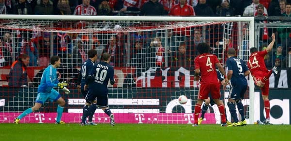 In München kommen die Zuschauer aus dem Jubeln gar nicht mehr heraus. Am Ende setzt sich der Rekordmeister mit 9:2 gegen den Hamburger SV durch. Bereits zur Halbzeit führen die Münchner mit 5:0.