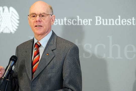 Bundestagspräsident Norbert Lammert (CDU) wirbt dafür, dass das Parlament noch vor seiner Neuwahl im September die Abgeordnetendiäten neu regelt.