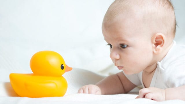 Neugier: Bereits von der Geburt an sind Kinder neugierig.