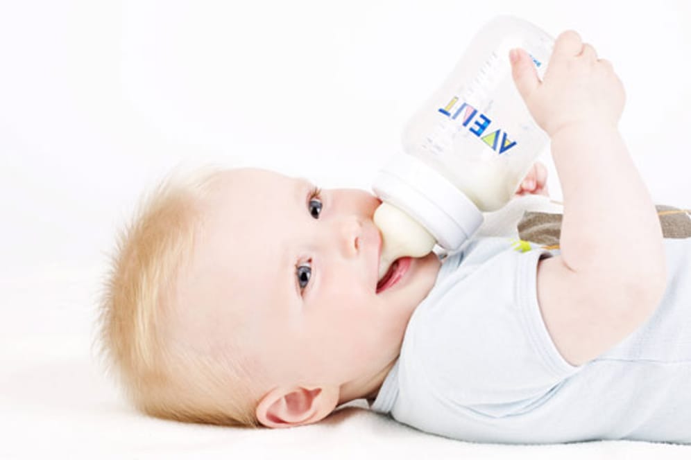 Ein sterile Flasche für ein glückliches Baby
