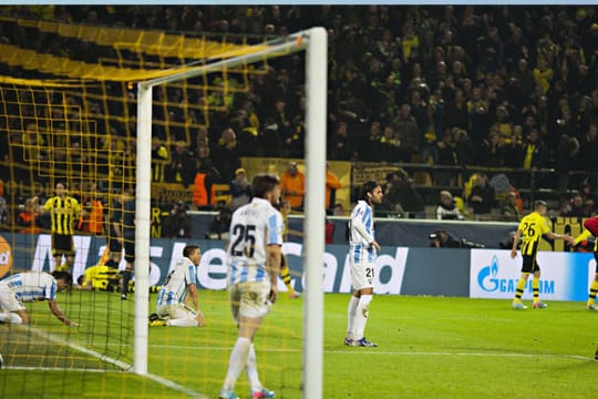 Tief sitzt der Frust beim FC Malaga nach dem bitteren Champions-League-Aus in Dortmund.