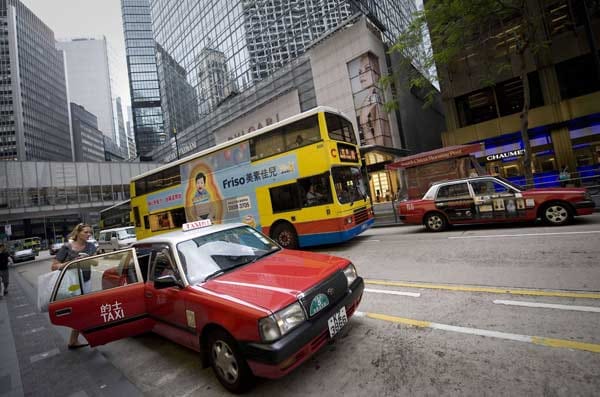 Das Taxisystem in Hongkong ist nicht für jeden leicht zu durchschauen: Rot, Grün oder Blau - Je nach Wagenfarbe decken die Wagen bestimmte Stadtgebiete ab.