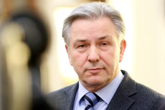 Berlins Regierender Bürgermeister Klaus Wowereit (SPD) will sich offenbar noch vor der Sommerpause zurückziehen.