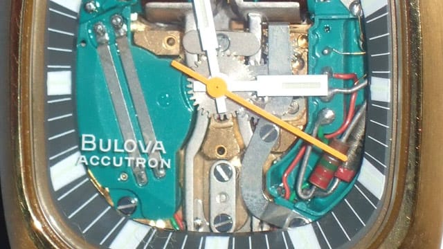 Die erste Stimmgabeluhr von Bulova.