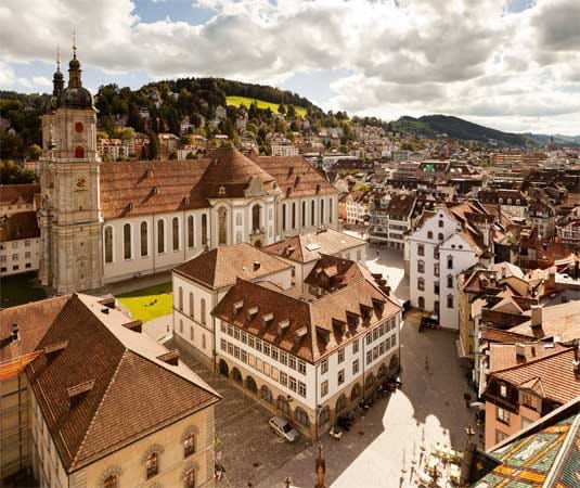 St. Gallens Altstadt gehört zum Weltkulturerbe - das Stift mit seiner berühmten Bibliothek ist längst zur Touristenattraktion geworden.